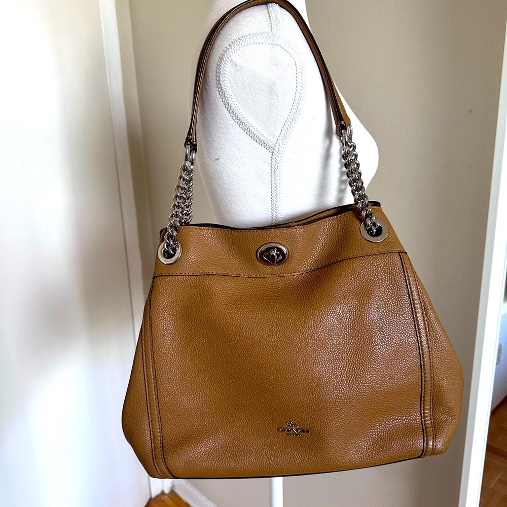 Like new Coach shoulder bag